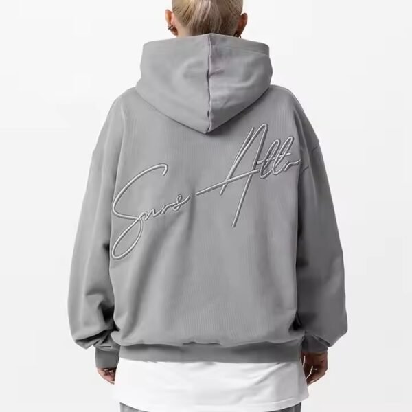 Women's embroidered hoodie manufacturers embroider logos on the back of the hoodie
